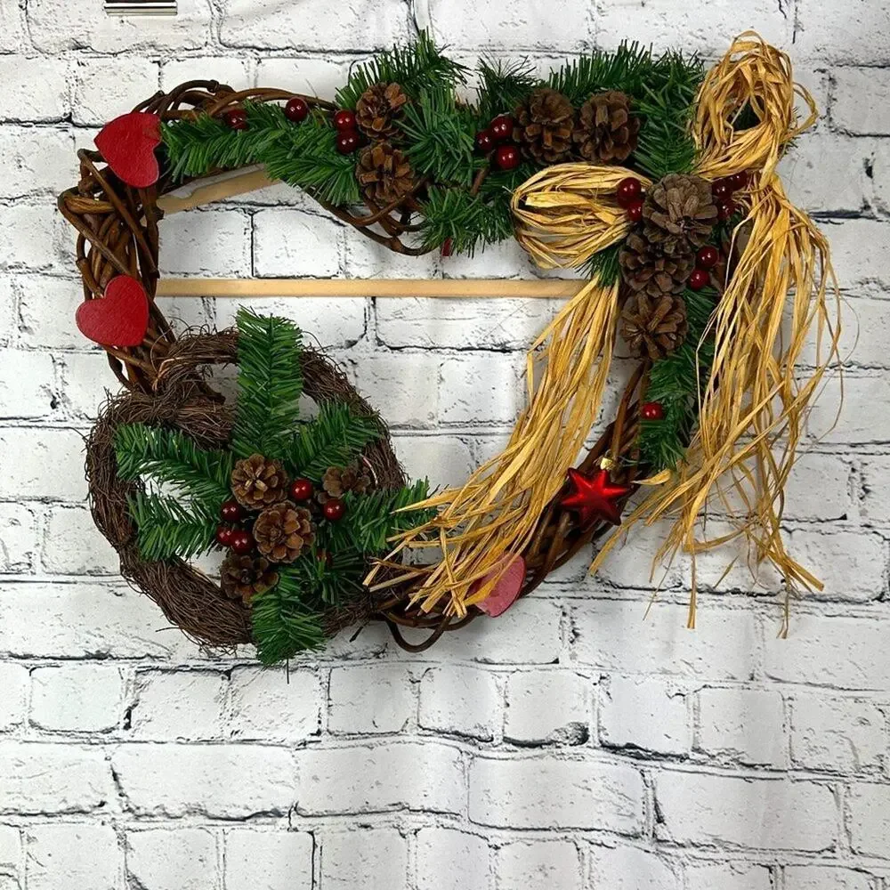 Christmas Around the World Christmas Heart Wreath Berries Pine Cones